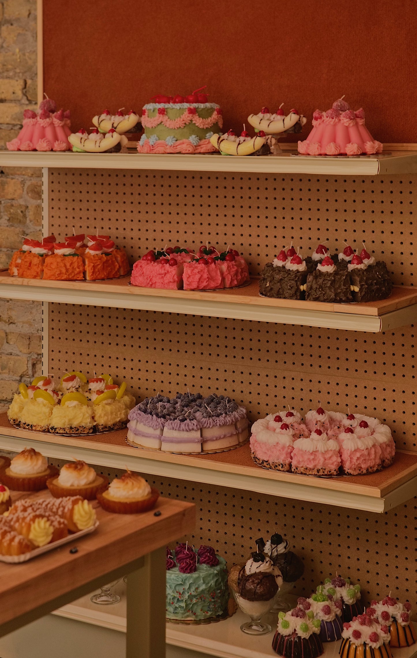 RASPBERRY CAKE SLICE CANDLE